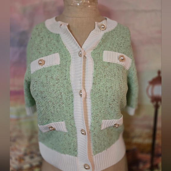 Women's Green and White Sweater - Picture 9 of 10